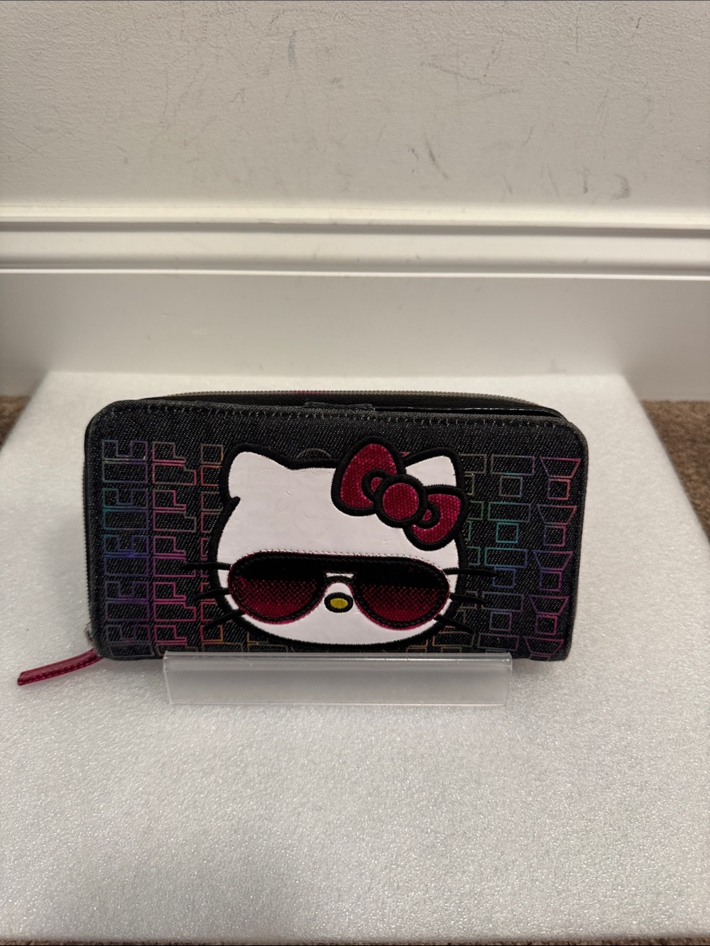 Loungefly heart hello kitty zip around wallet
